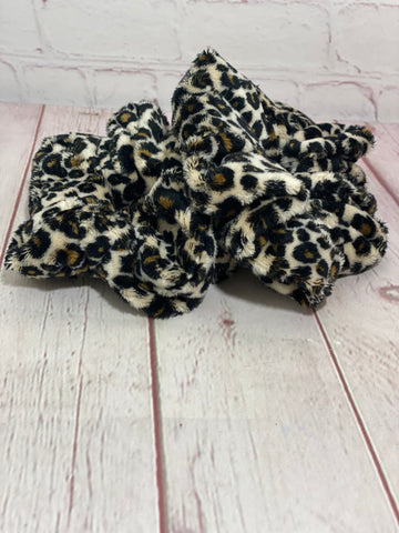 Leopard jumbo scrunchie