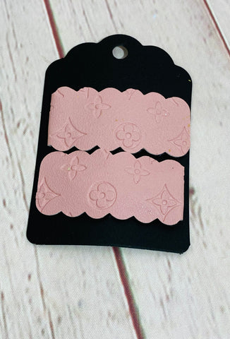 Light pink snap clips