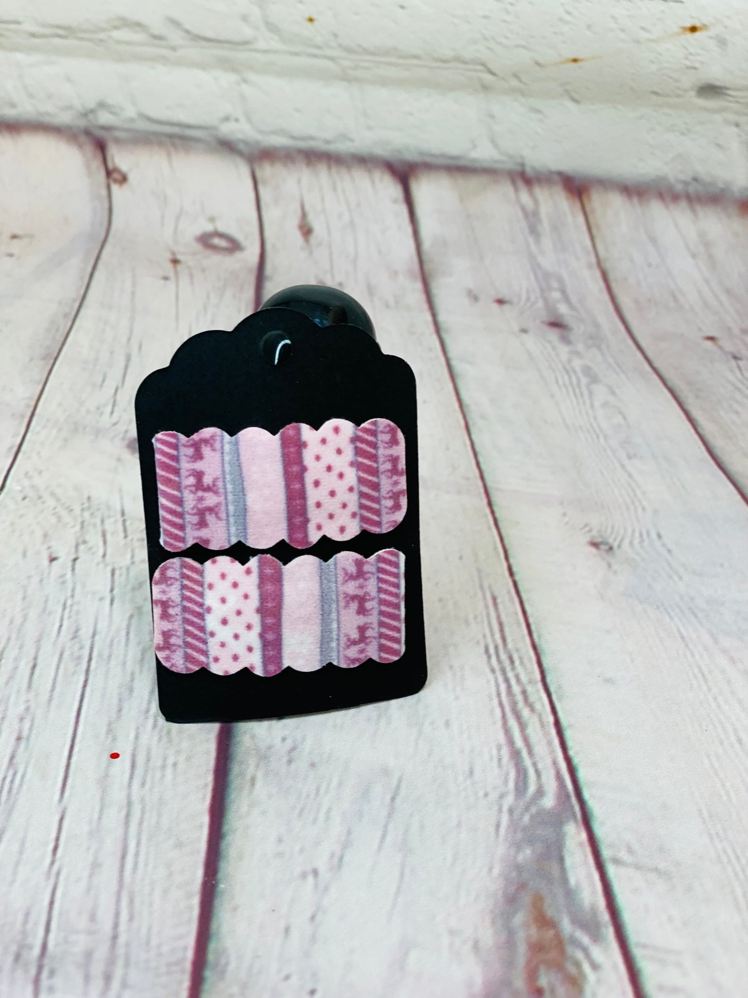 Pink / mauve velvet snap clips